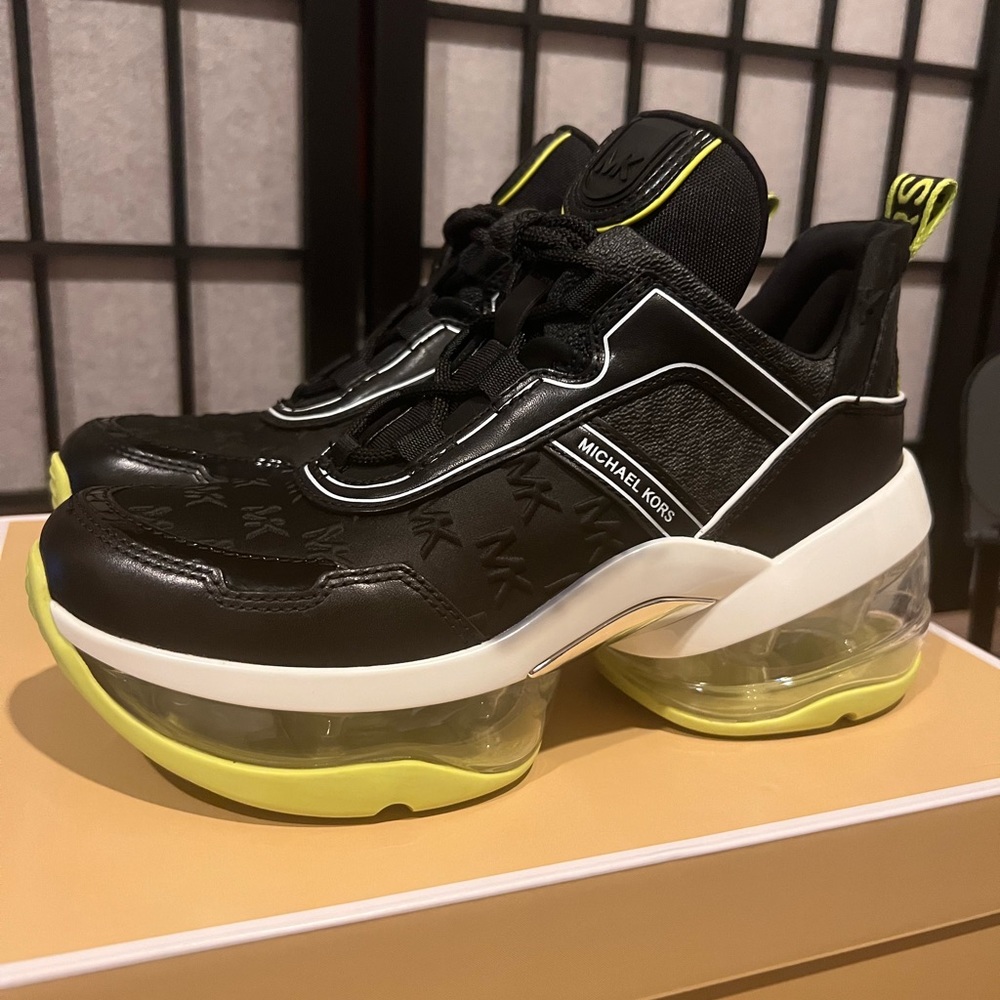 LABOR DAY SALE!!!🌸Michael Kors Olympia Trainer Extreme🌸